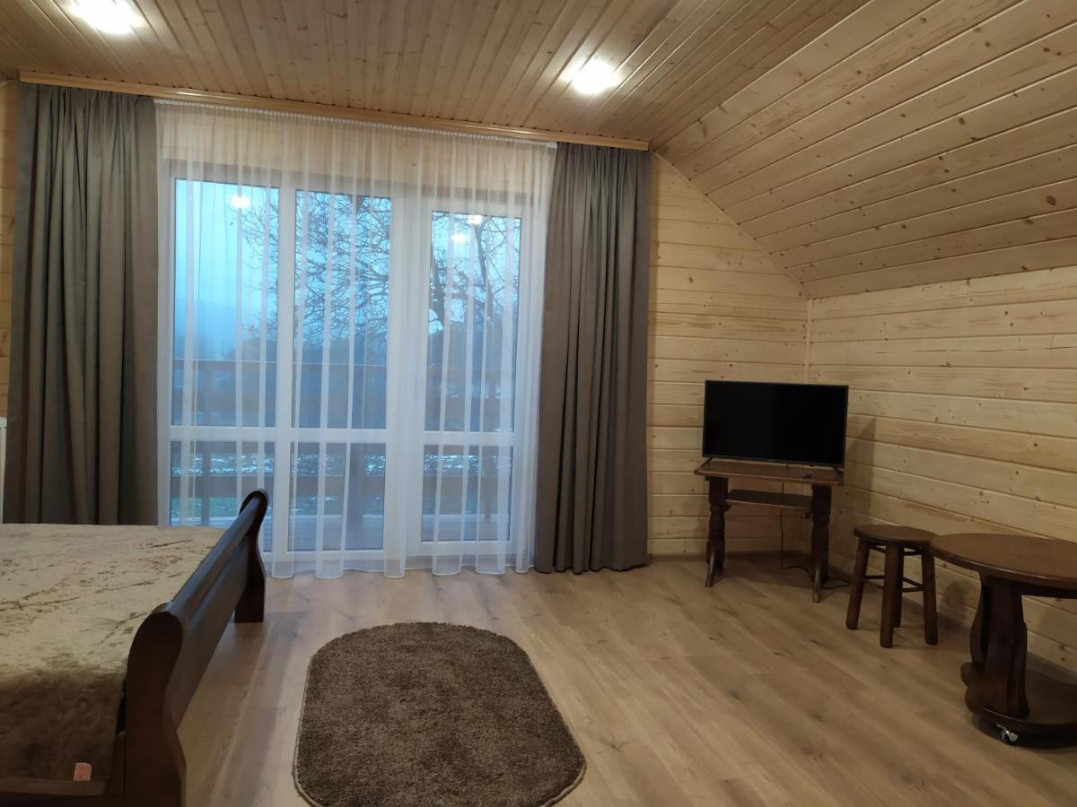 Апартаменти З Двома Спальнями І Кухнею Γιαρέμτσε Εξωτερικό φωτογραφία